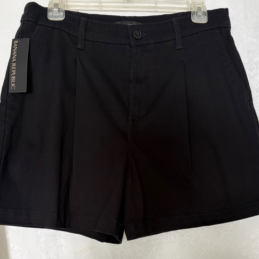 Banana Republic Black Pleat Front Women’s Shorts NWT size 8